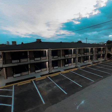 Riverside Inn & Suites By Oyo Danville Ceaser Casino Esterno foto