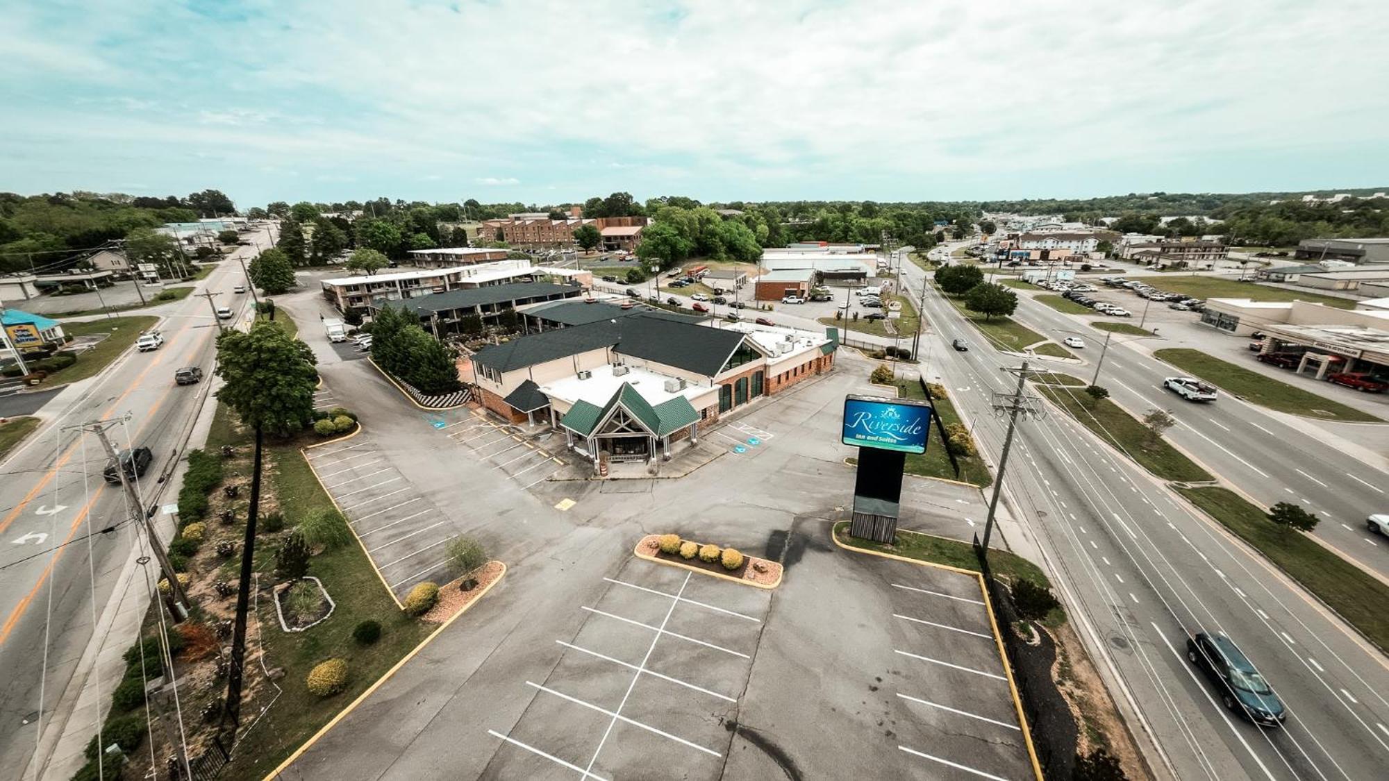 Riverside Inn & Suites By Oyo Danville Ceaser Casino Esterno foto